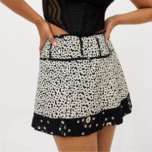 Urban Outfitters Esme Flirty Wrap Mini Skirt Black White Daisy Floral Print NEW